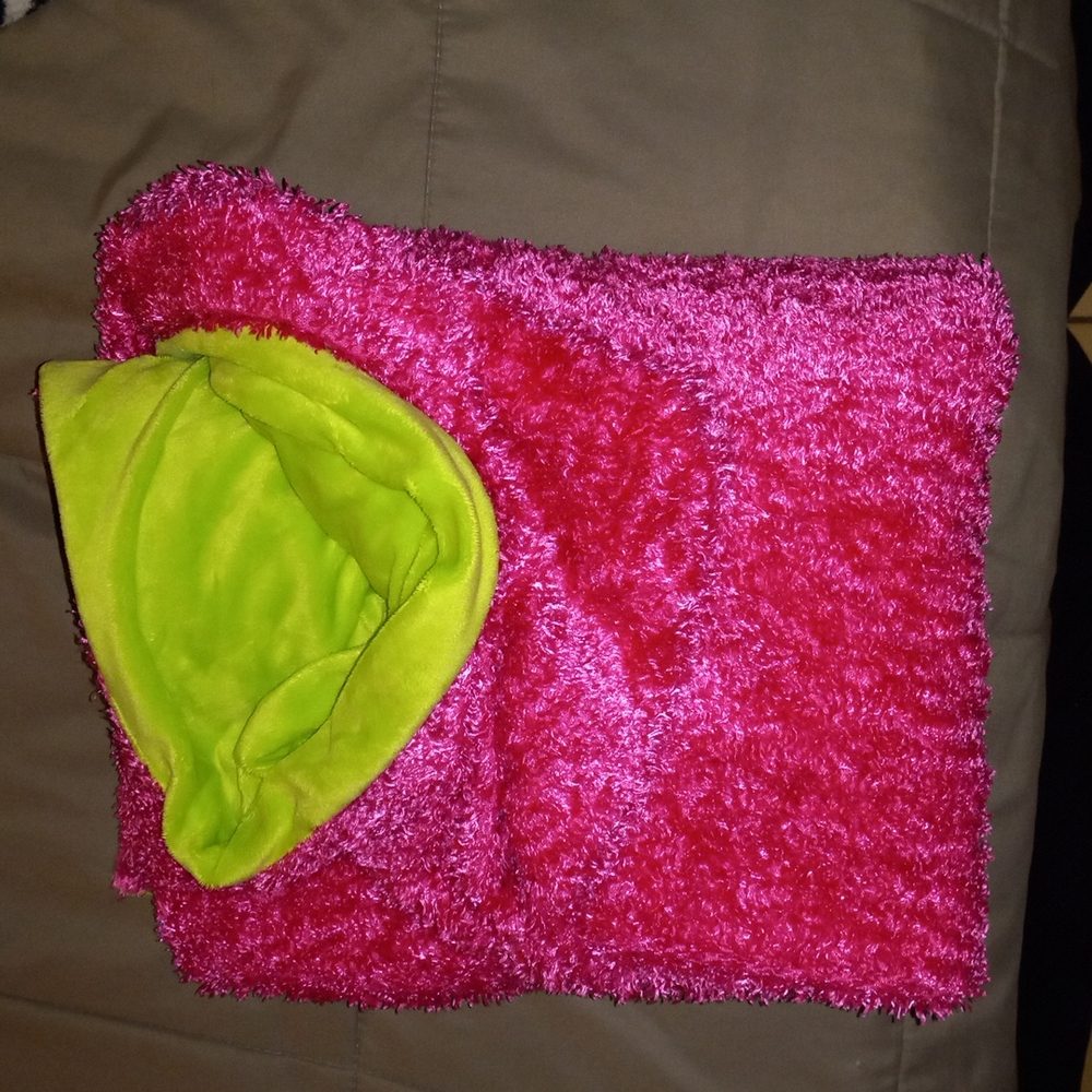 Twin sz 42x58 comforter